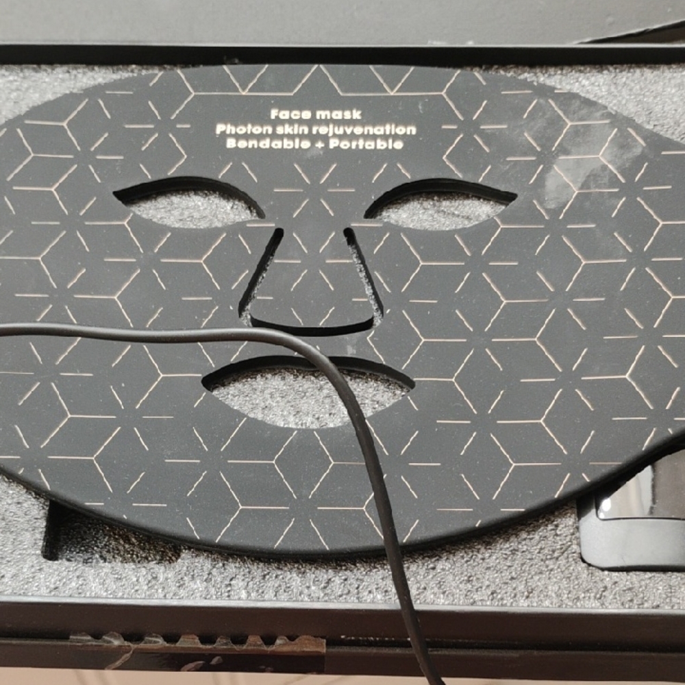 LED Face Mask Photon Skin Rejuvenation - Black